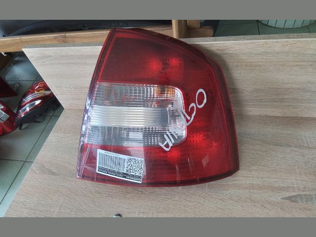bontott SKODA OCTAVIA II Jobb Hátsó Lámpa