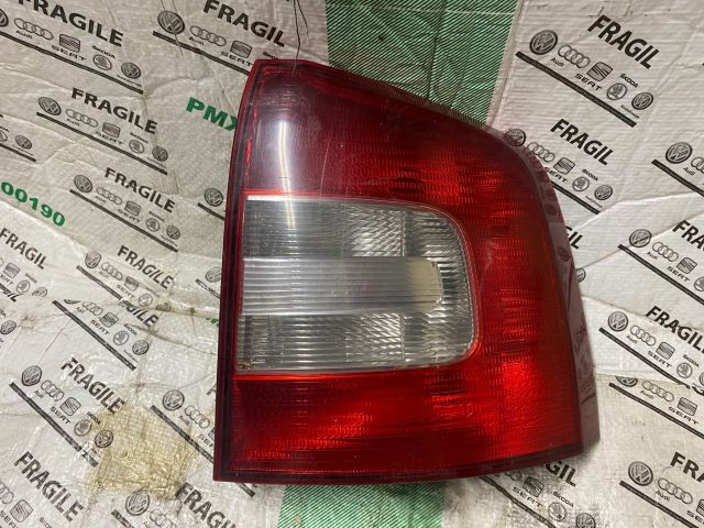 bontott SKODA OCTAVIA II Jobb Hátsó Lámpa
