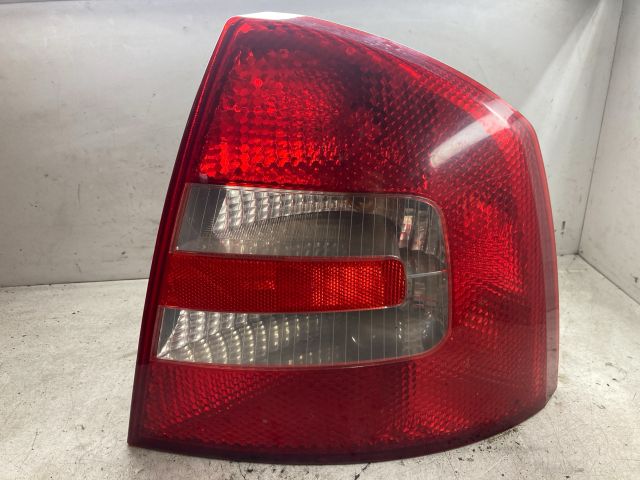 bontott SKODA OCTAVIA II Jobb Hátsó Lámpa