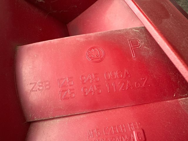 bontott SKODA OCTAVIA II Jobb Hátsó Lámpa