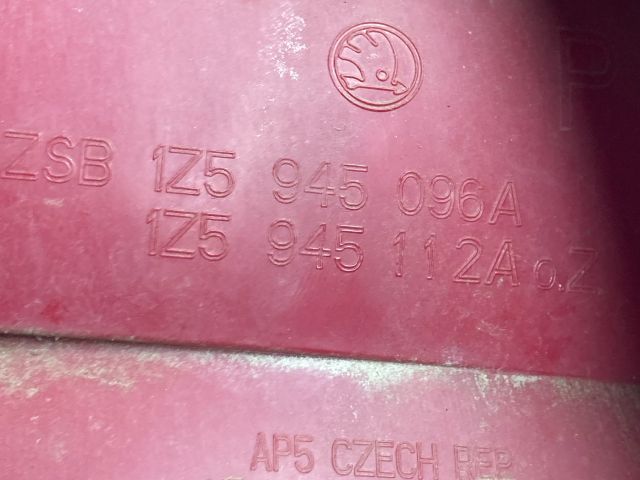 bontott SKODA OCTAVIA II Jobb Hátsó Lámpa