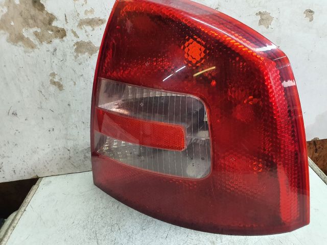 bontott SKODA OCTAVIA II Jobb Hátsó Lámpa