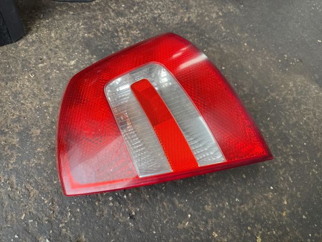 bontott SKODA OCTAVIA II Jobb Hátsó Lámpa