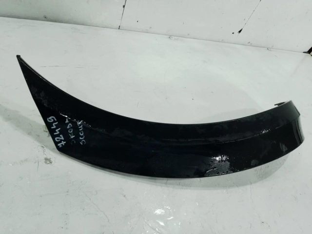 bontott SKODA OCTAVIA II Jobb hátsó Lökhárító Díszléc