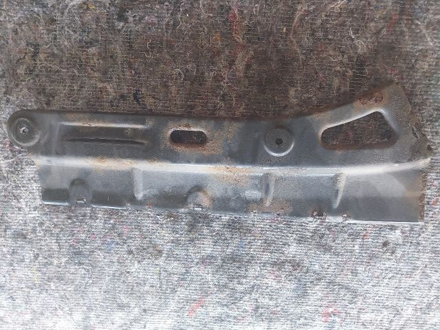 bontott SKODA OCTAVIA II Jobb hátsó Oldal Lökhárító Tartó (Műanyag)