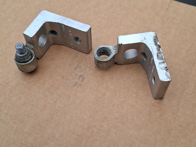 bontott SKODA OCTAVIA II Jobb hátsó Zsanér