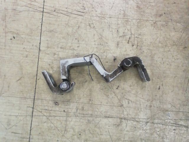 bontott SKODA OCTAVIA II Jobb hátsó Zsanér