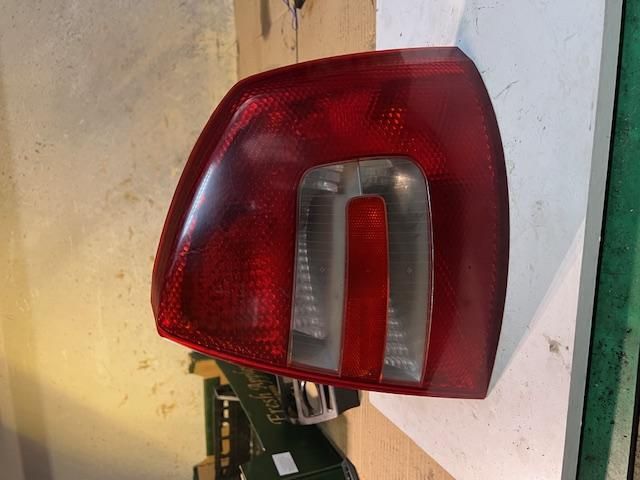 bontott SKODA OCTAVIA II Jobb Külső Hátsó Lámpa