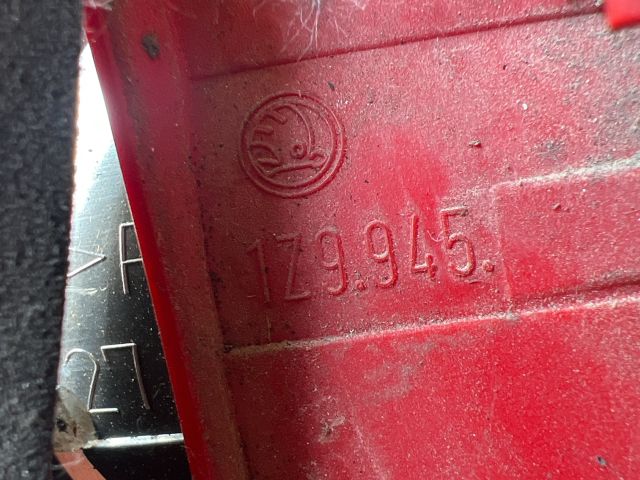 bontott SKODA OCTAVIA II Jobb Külső Hátsó Lámpa