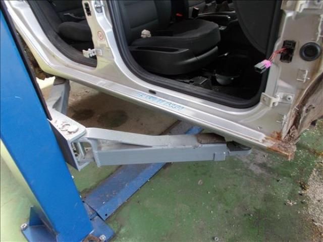 bontott SKODA OCTAVIA II Jobb Küszöb