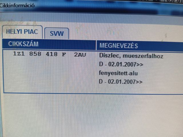 bontott SKODA OCTAVIA II Jobb Műszerfal Díszléc