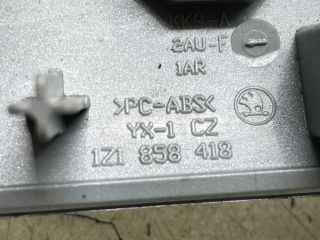 bontott SKODA OCTAVIA II Jobb Műszerfal Díszléc