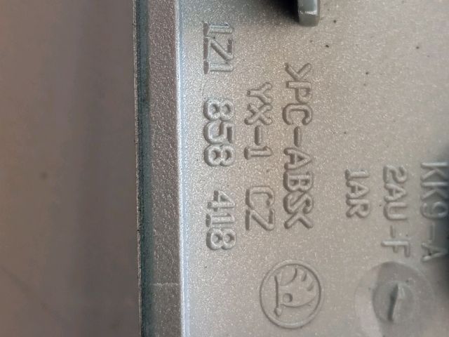 bontott SKODA OCTAVIA II Jobb Műszerfal Díszléc