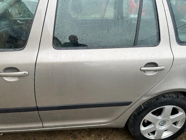 bontott SKODA OCTAVIA II Jobb Napellenző