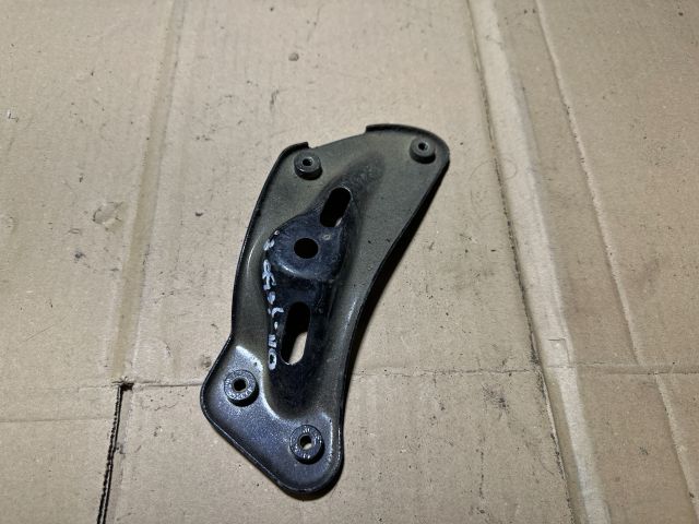 bontott SKODA OCTAVIA II Jobb Sárvédő Oldaltartó