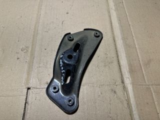 bontott SKODA OCTAVIA II Jobb Sárvédő Oldaltartó