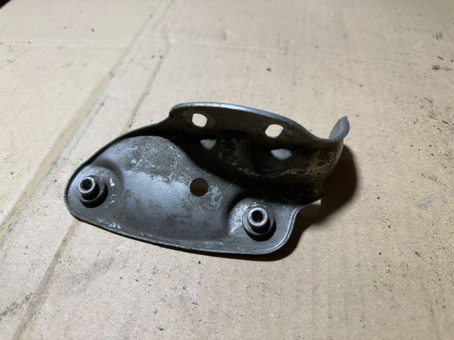 bontott SKODA OCTAVIA II Jobb Sárvédő Oldaltartó