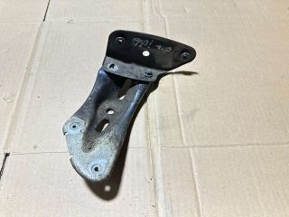 bontott SKODA OCTAVIA II Jobb Sárvédő Oldaltartó