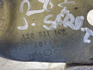 bontott SKODA OCTAVIA II Jobb Sárvédő Oldaltartó