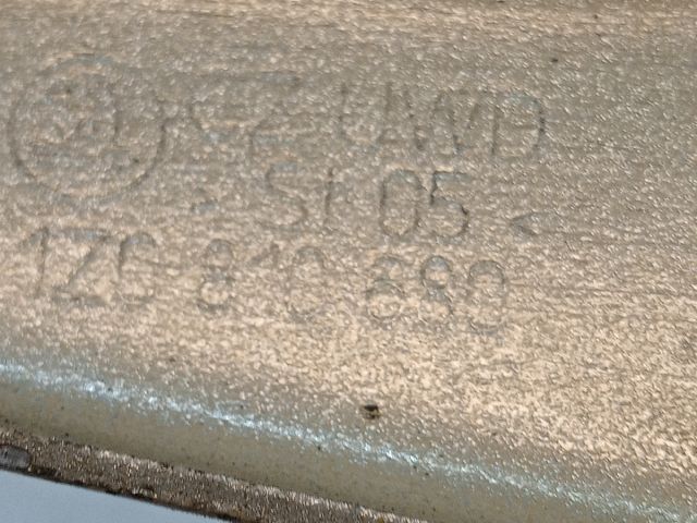 bontott SKODA OCTAVIA II Jobb Sárvédő Oldaltartó