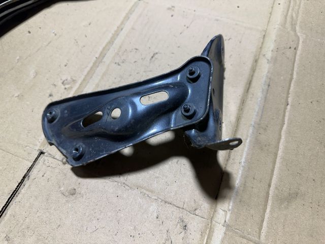 bontott SKODA OCTAVIA II Jobb Sárvédő Oldaltartó