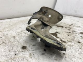 bontott SKODA OCTAVIA II Jobb Sárvédő Oldaltartó