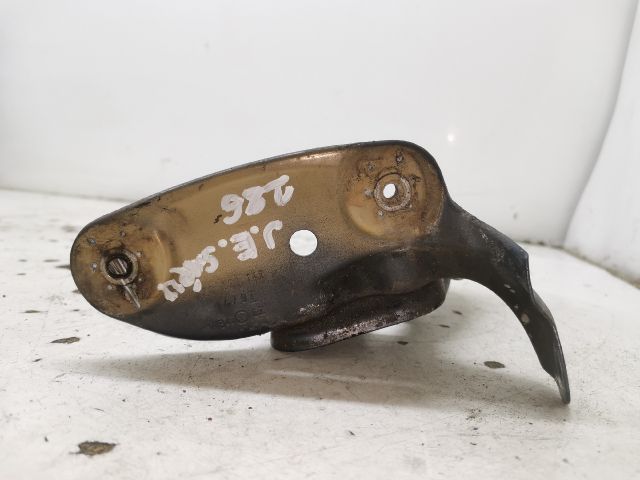 bontott SKODA OCTAVIA II Jobb Sárvédő Oldaltartó