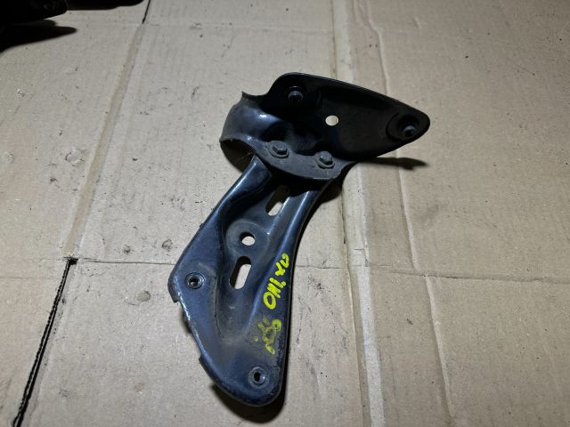 bontott SKODA OCTAVIA II Jobb Sárvédő Oldaltartó