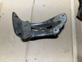 bontott SKODA OCTAVIA II Jobb Sárvédő Oldaltartó