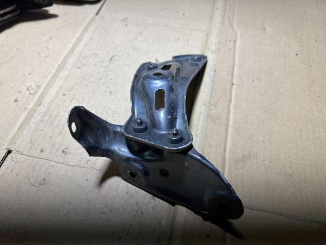 bontott SKODA OCTAVIA II Jobb Sárvédő Oldaltartó