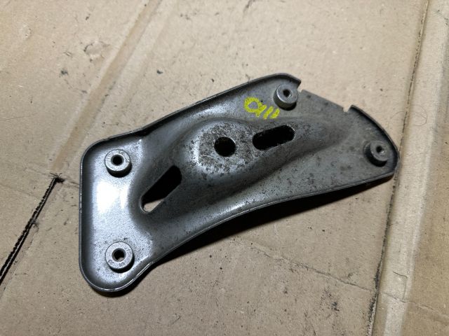 bontott SKODA OCTAVIA II Jobb Sárvédő Oldaltartó