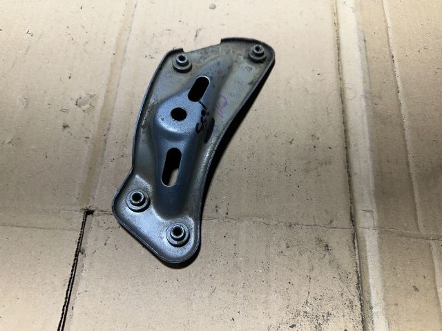 bontott SKODA OCTAVIA II Jobb Sárvédő Oldaltartó