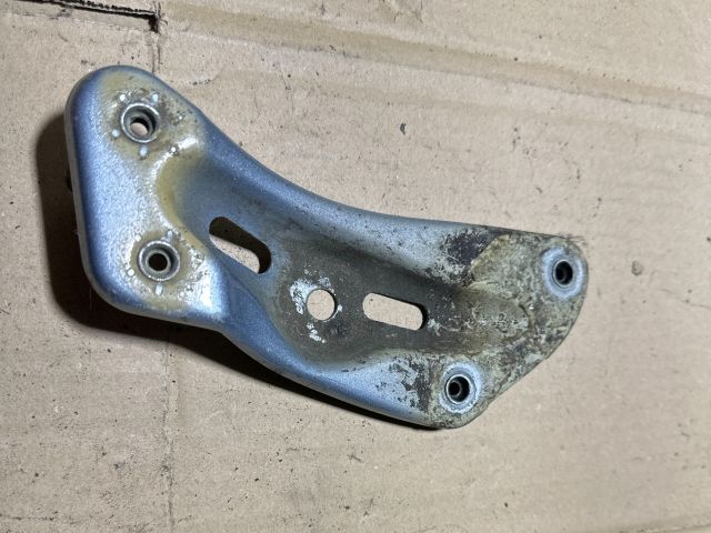 bontott SKODA OCTAVIA II Jobb Sárvédő Oldaltartó