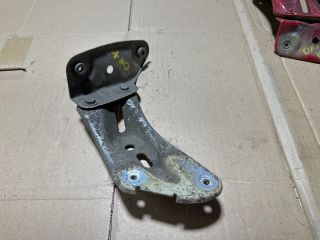 bontott SKODA OCTAVIA II Jobb Sárvédő Oldaltartó