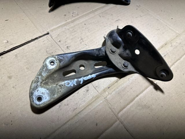 bontott SKODA OCTAVIA II Jobb Sárvédő Oldaltartó