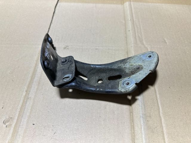 bontott SKODA OCTAVIA II Jobb Sárvédő Oldaltartó