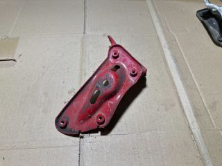 bontott SKODA OCTAVIA II Jobb Sárvédő Oldaltartó