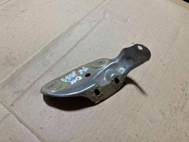 bontott SKODA OCTAVIA II Jobb Sárvédő Oldaltartó