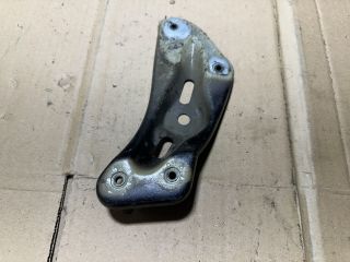 bontott SKODA OCTAVIA II Jobb Sárvédő Oldaltartó