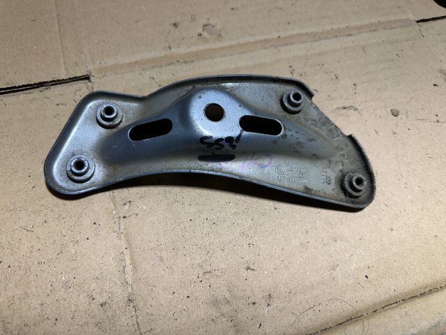 bontott SKODA OCTAVIA II Jobb Sárvédő Oldaltartó