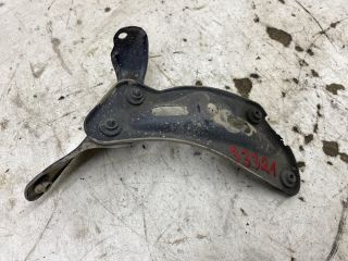 bontott SKODA OCTAVIA II Jobb Sárvédő Oldaltartó