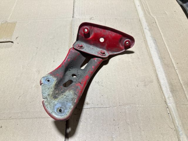 bontott SKODA OCTAVIA II Jobb Sárvédő Oldaltartó