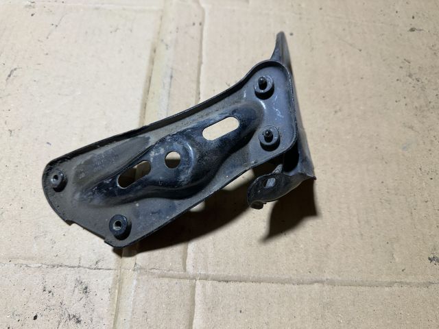 bontott SKODA OCTAVIA II Jobb Sárvédő Oldaltartó