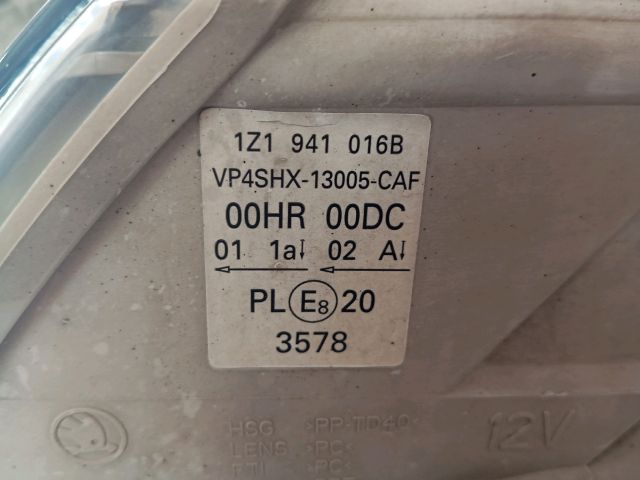 bontott SKODA OCTAVIA II Jobb Xenon Fényszóró