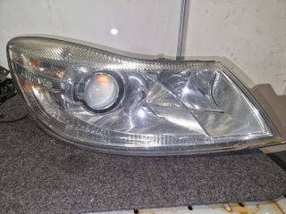 bontott SKODA OCTAVIA II Jobb Xenon Fényszóró