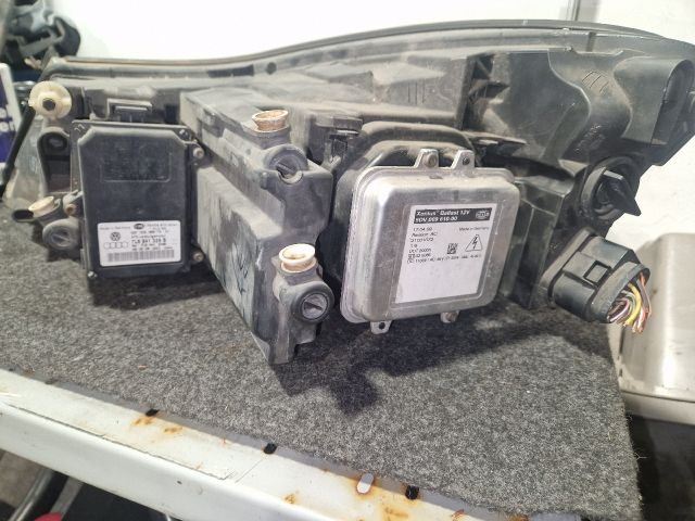 bontott SKODA OCTAVIA II Jobb Xenon Fényszóró