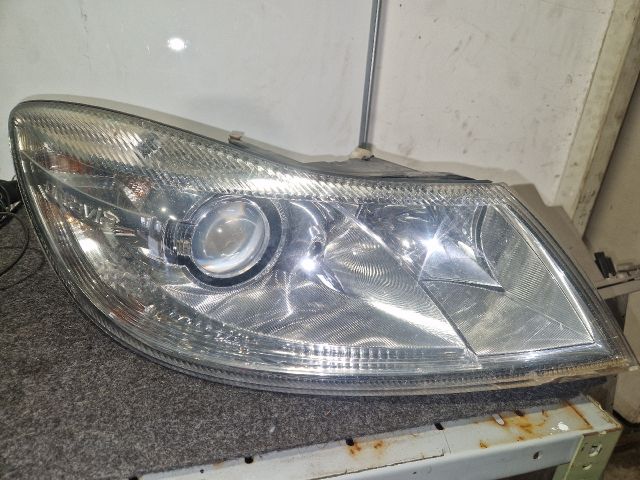bontott SKODA OCTAVIA II Jobb Xenon Fényszóró
