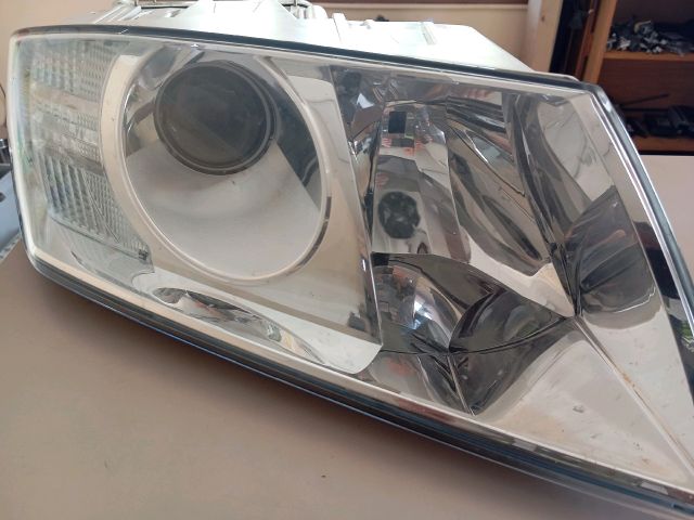 bontott SKODA OCTAVIA II Jobb Xenon Fényszóró