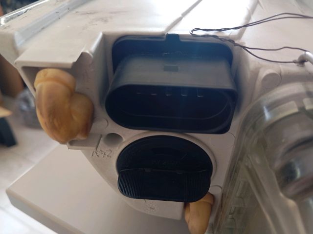 bontott SKODA OCTAVIA II Jobb Xenon Fényszóró