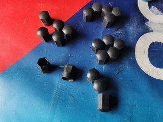 bontott SKODA OCTAVIA II Kerék Csavar Szett